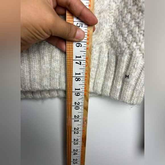 American Eagle M Cable Knit Crop Sweater Fisherman Wool Blend Neutral Turtleneck - Picture 9 of 11